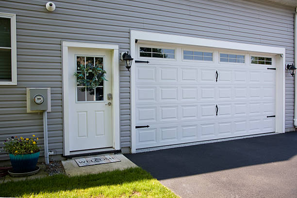 24/7 Emergency Garage Door Panel Replacement experts in Desert Edge, CA